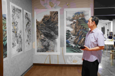 第三屆“翰墨鑄軍魂·改革譜新篇”軍工印記書畫展盛大開幕，文化藝術(shù)交流活動(dòng)同步舉行